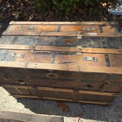 Antique Wooden Trunk – Vintage Storage Chest