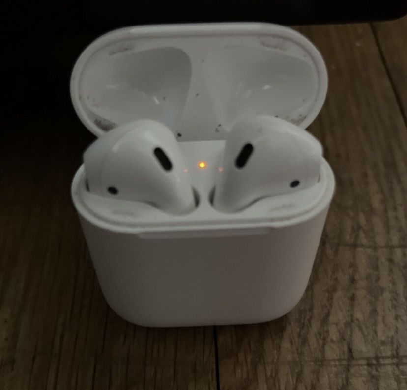 AirPods Like New Come With Box And Charger