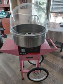 Cotton candy machine with accessories