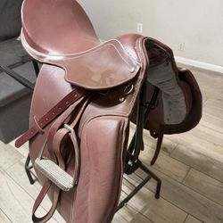 English Saddle - Dressage 18inch