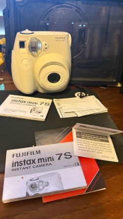 Fujifilm Instax Mini 7S White Instant Camera – Vintage Polaroid Style