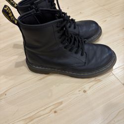 Girls Dr Marten Boots- Great Condition