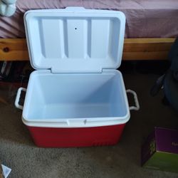 45 Qt Hielera " Rubbermaid " Brand In Excellent Condition 