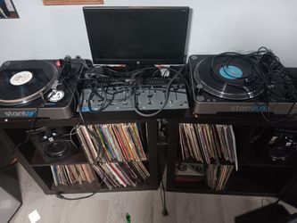 Turn tables Vinyls Old school rap? RNBO school RNBJBL speakers.