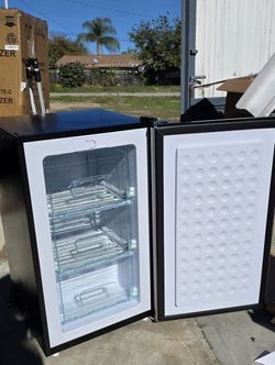 New Upright Freezer 3.0 cubic feet 