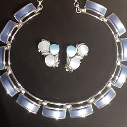  1950 CHAREL MOONGLOW BLUE LUCITE SILVERTONE CHOKER & EARRINGS 