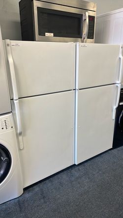White apartment size top freezer fridge