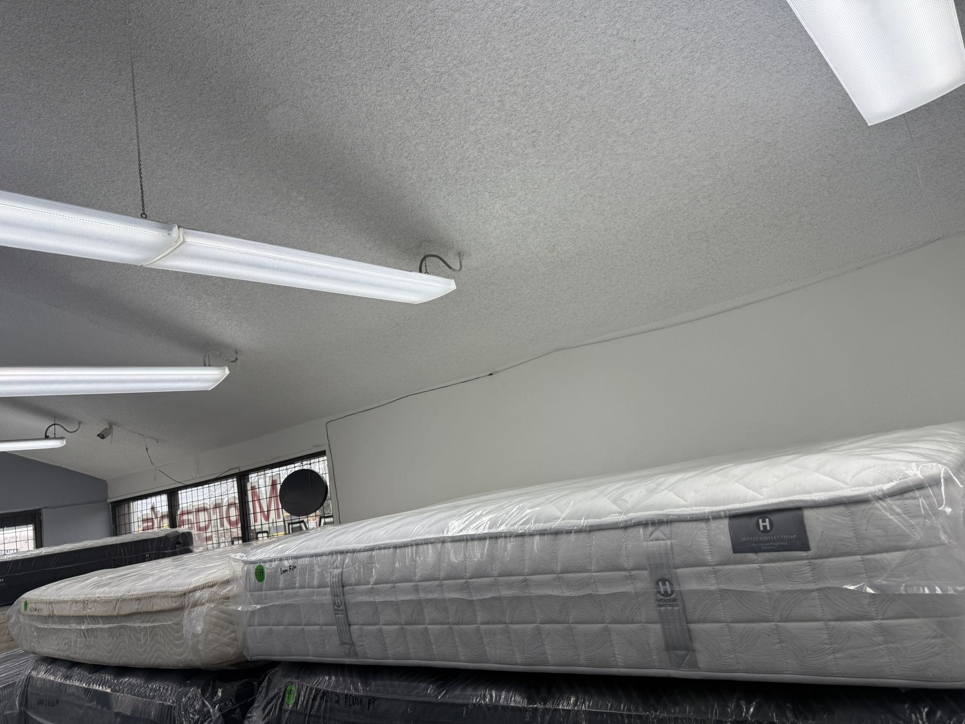 KING SIZE AIRELOOM (EXTRA-FIRM) MATTRESS & BOX SPRINGS BED SET