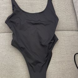 Skims Signature Swim Scoop Neck One Piece 