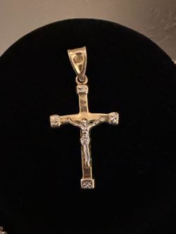 14K Cross Pendent