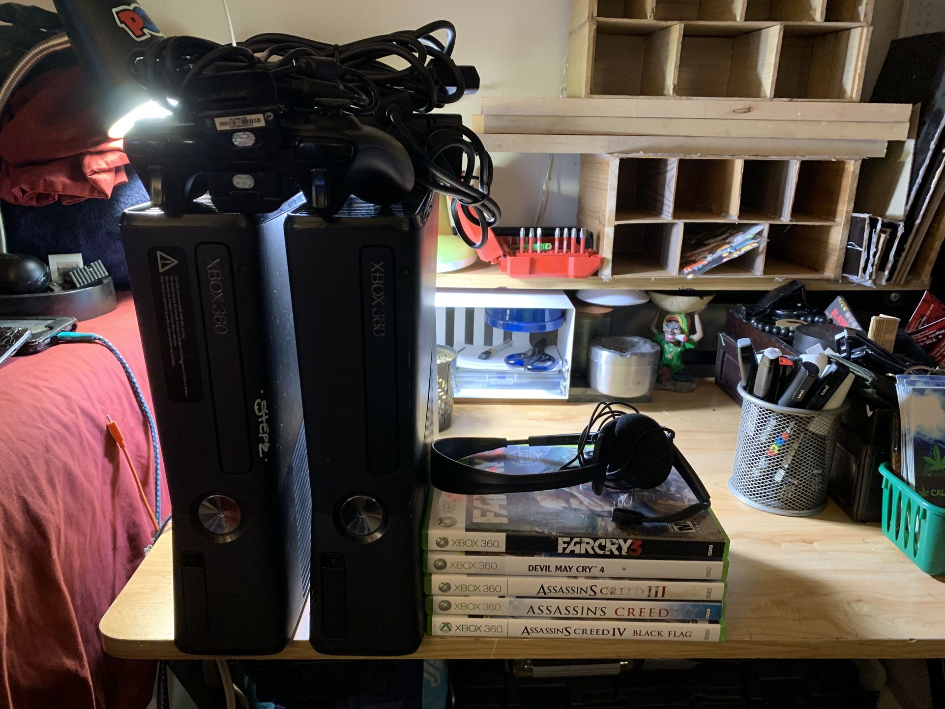 2 good working Xbox 360 + games