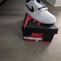 Jordan 1 Low Black Metallic 