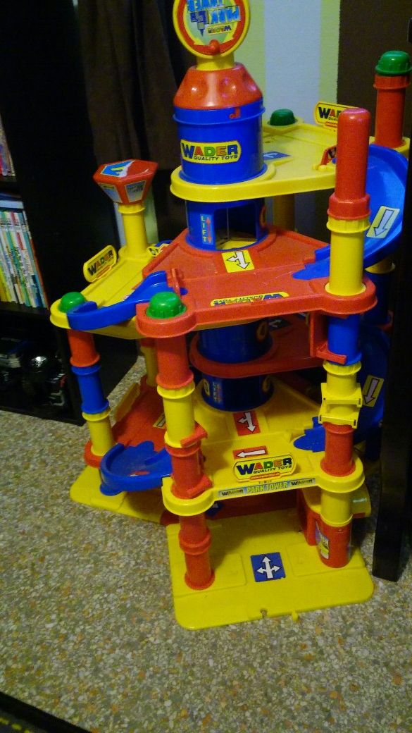 6 story parking garage. Its 3 ft' 3 in" in height. It's made by Wader toys.