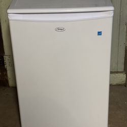 Energy Star (Ginny’s) Up Right Deep Freezer 
