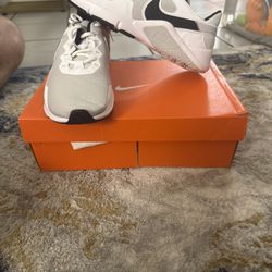 Nike Legend Essential 2 trainer's Men’s us 10.5 NEW+BOX