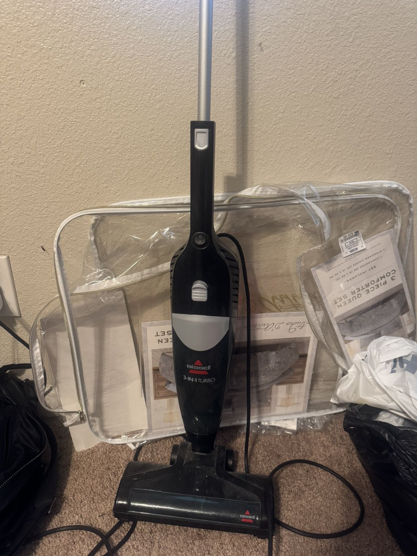 Bissell lightweight Vacuum (black)