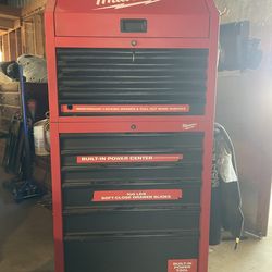 Milwaukee  Tool Box 30 Inch chest And cabinet