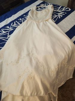 Ivory wedding dress