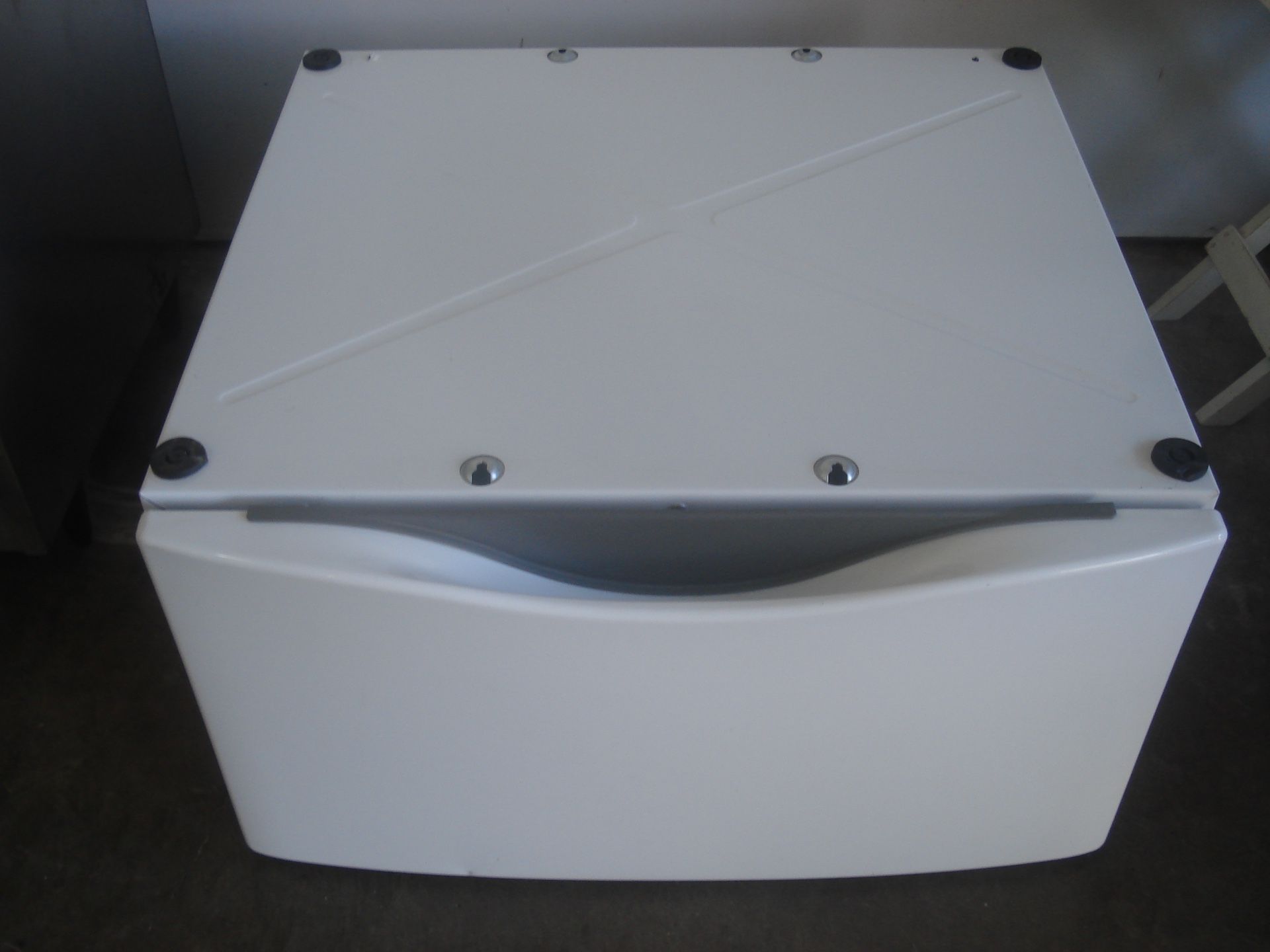 White Aluminum Washing Machine Pedestal 