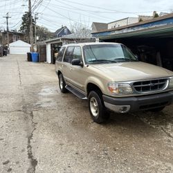 1999 Ford Explorer