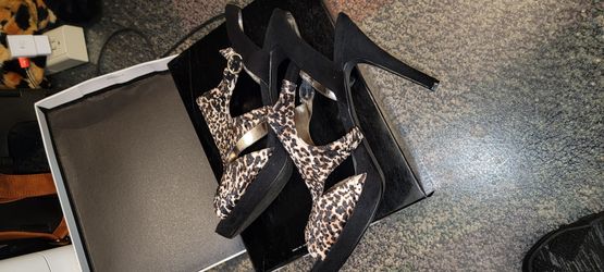 Beautiful Size 10 Leopard print Heels