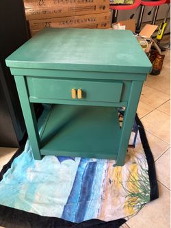 Green and gold night stand