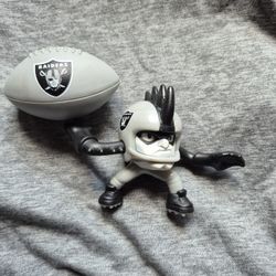 2013 McDonald's NFL Rush Zone Rusher action figure