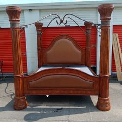 King Sz Canopy Bed Frame With Boxspring 