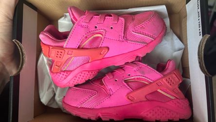 Size 7C  Nike  Huarache
