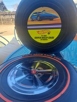 2 hot wheel cases