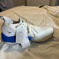 NEW IN BOX  MIZUNO WAVE NEO ULTRA SIZE 12.5