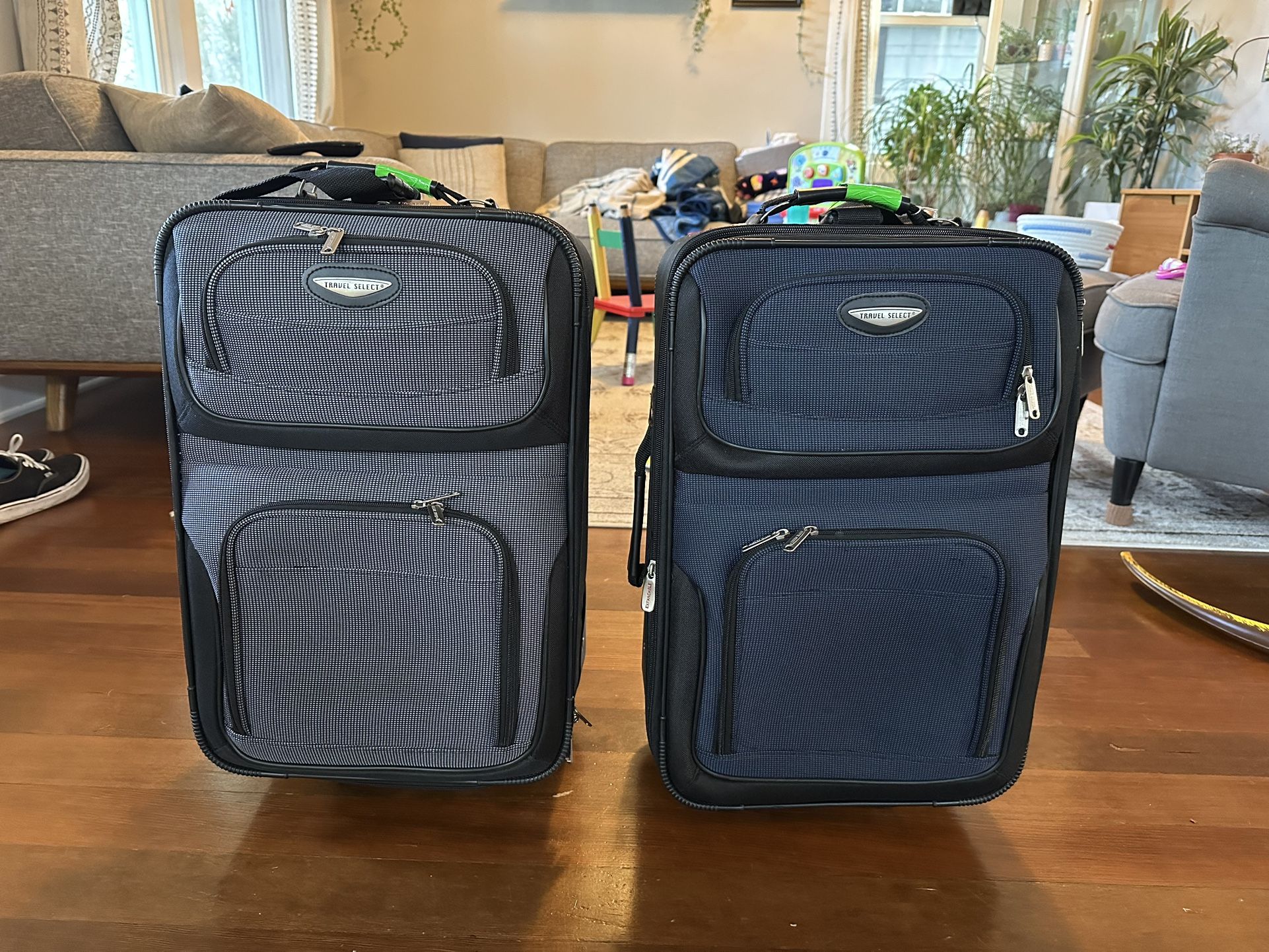 Lightly Used Luggage 21” Travel Select