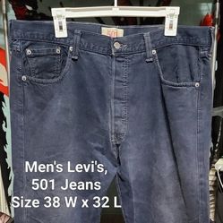 Dark Navy Men's Levi's 
Levi's Original Straight Leg Button Fly
501 Jeans
Size 38 W x 32 L