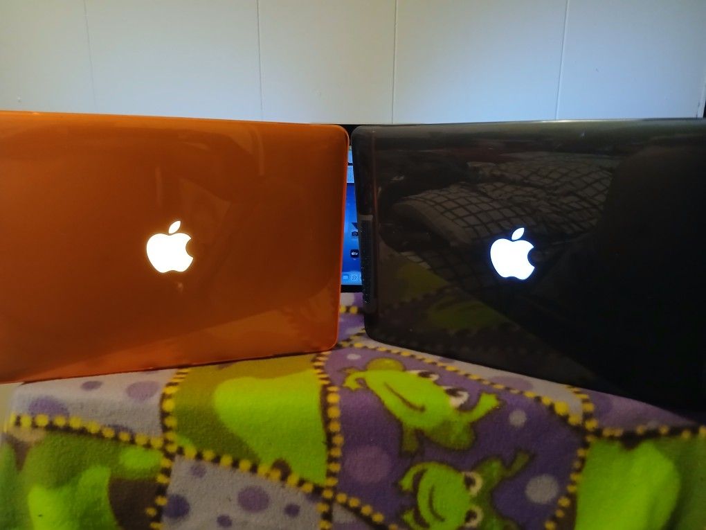 Two Apple Laptops One Apple Tablets 15.8.inches Andtwo Smart Tv.