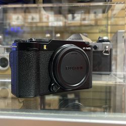 Fujifilm X-M5 body