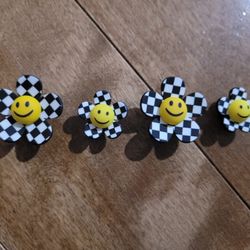 Lot Of 4 Croc Charms 3D Checkered Daisies 