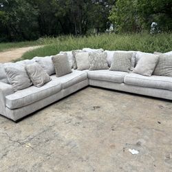 *FREE DELIVERY* Ashley Furniture Rawcliffe 3- Piece Sectional