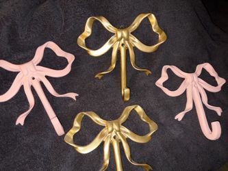 Bow hanging holders