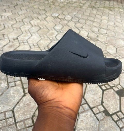 Nike Calm Slides