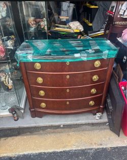 38 “ wide , 34” high , 20” depth Statton Americana original 5 drawer dresser- solid mahogany. With glass top