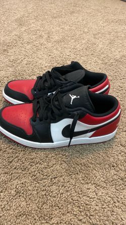 Air Jordans 1 low bred toe size 9 mens
