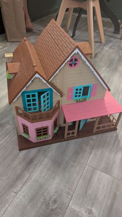 Cottage doll house