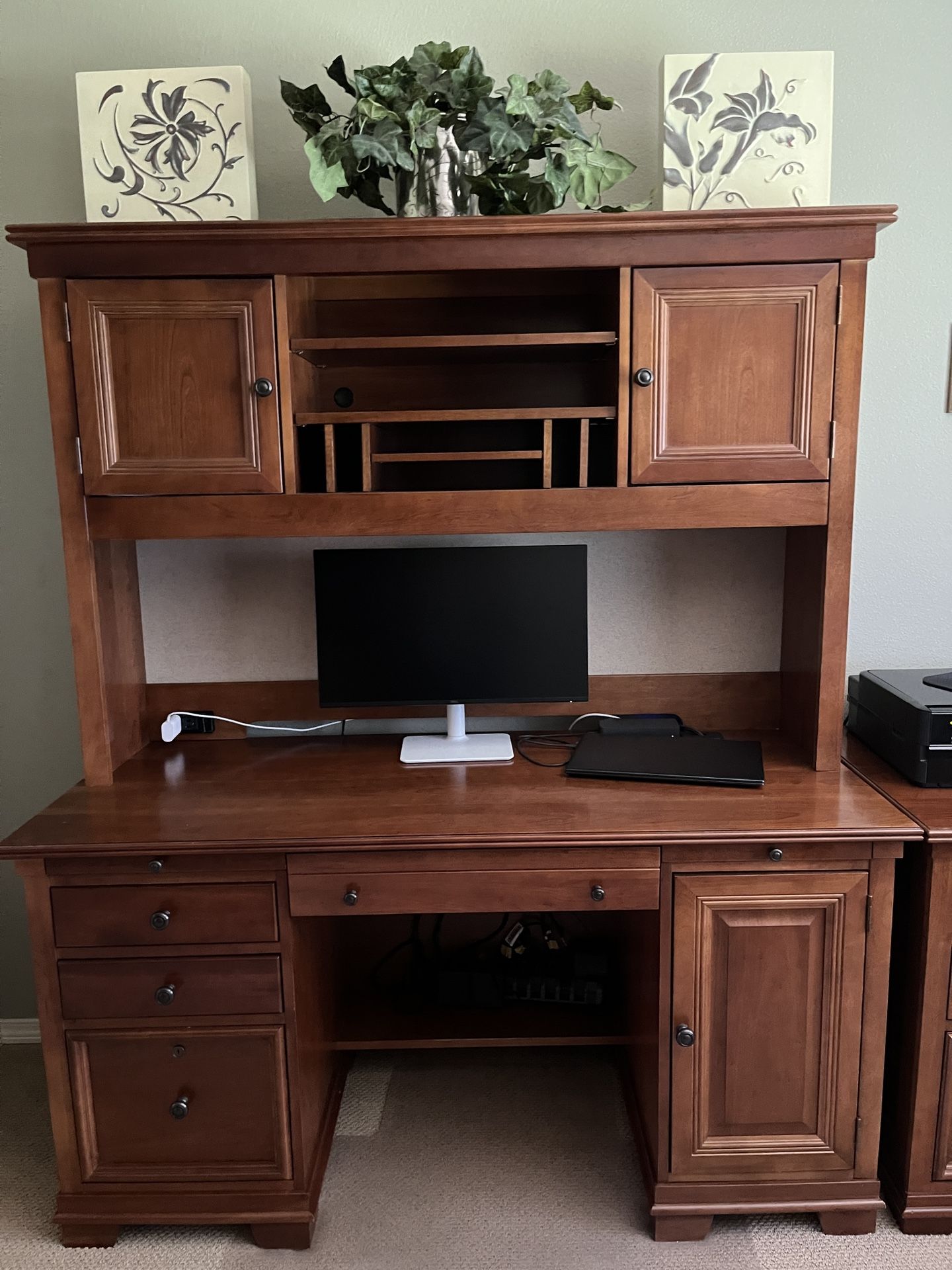 Stanley Desk And Hutch