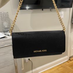 Jet Set Large Wallet on Chain Crossbody