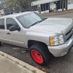 2007 Chevy Silverado Z71. 4X4 Lifted.