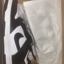 Panda dunks size 4Y