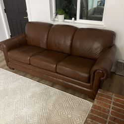 Real Leather Queen Pull-Out Sofa Bed – Excellent  Condition 