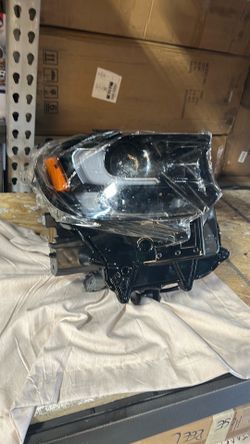 2024–2025 Mazda CX-90 Passenger Side Headlight Assembly (Right) – Adaptive LED Projector – New/Open Box