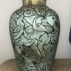 BEAUTIFUL 14 INCH CELDON ASIAN VASE 