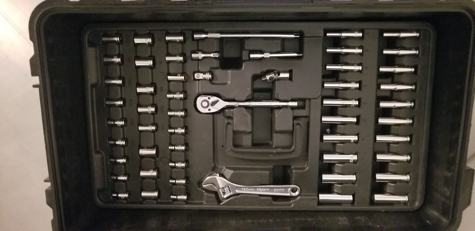 JobSmart 324Piece Mechanic's Tool Set with WaterResistant Case SKU